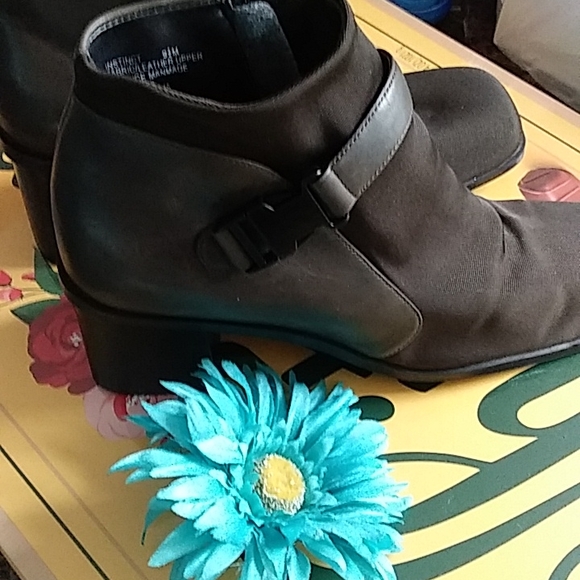 Nicole Ankle Strap Boots. Size 9.5. Color Green - Picture 2 of 4